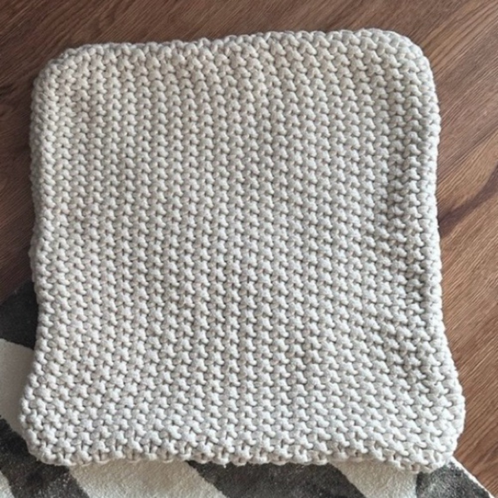 Pottery Barn throw pillow covers x2, 18” & 20” squares (covers only, no inserts) - Picture 4 of 7